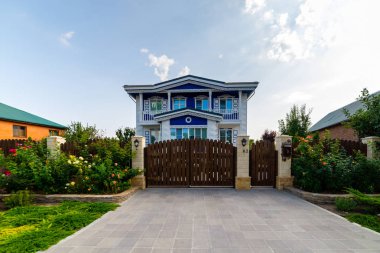 Kazak evin manzarası ile tipik kırsal Rus manzara