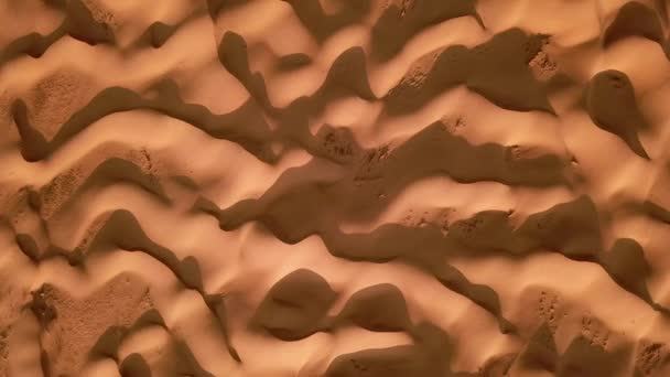 Letecký Pohled Béžově Zlaté Vlnící Písečné Duny Při Západu Slunce — Stock video