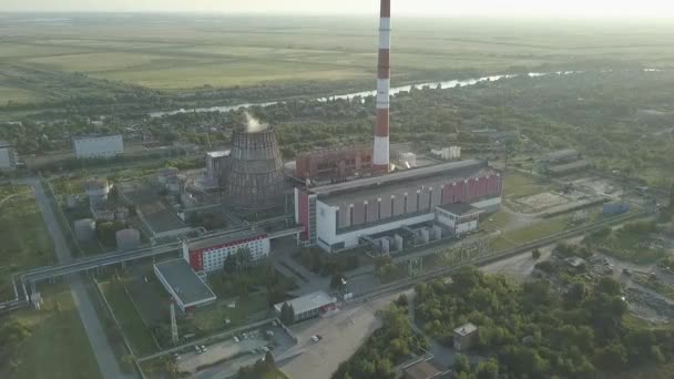 Zespół budynków miejskiej stacji grzewczej — Wideo stockowe