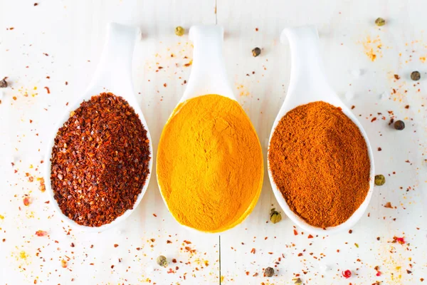 Fűszerek Fűszer Fakanállal Gyógynövények Curry Sáfrány Kurkuma Fahéj Egyéb Rusztikus — Stock Fotó