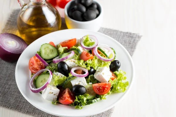 Frisk Grekisk Sallad Gjord Körsbär Tomat Ruccola Rucola Feta Oliver — Stockfoto