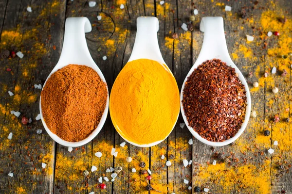 Spices Wooden Spoon Herbs Curry Saffron Turmeric Rosemary Cinnamon Garlic — Stock Photo, Image