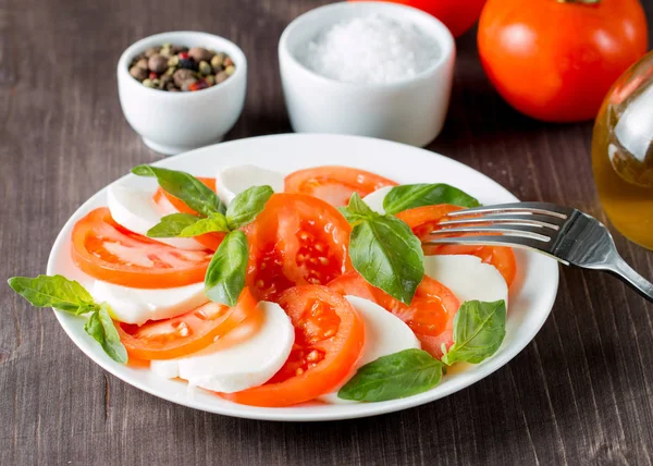 Close Photo Caprese Salad Ripe Tomatoes Basil Buffalo Mozzarella Cheese — Stock Photo, Image