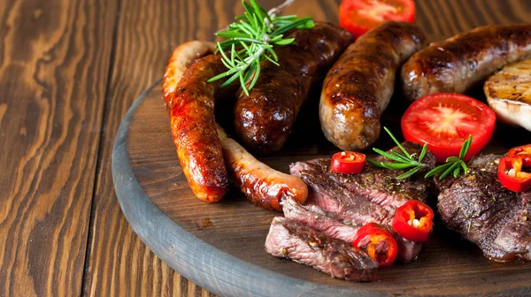 Foto Cerca Del Plato Carne Parrilla Mixta Carne Res Cerdo —  Fotos de Stock