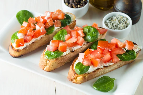 Tomate Queso Recién Hecho Bruschetta Tapas Italianas Antipasti Con Verduras — Foto de Stock