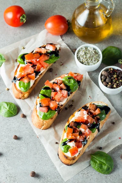 Tomate Queso Recién Hecho Bruschetta Tapas Italianas Antipasti Con Verduras — Foto de Stock