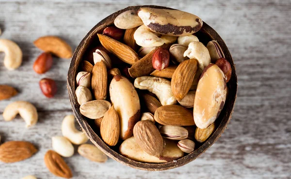 Nueces Mezcla Saludable Sobre Fondo Madera Almendras Avellanas Anacardos Cacahuetes — Foto de Stock