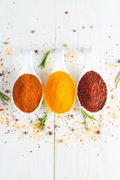 Spices Wooden Spoon Herbs Curry Saffron Turmeric Rosemary Cinnamon Garlic — Stock Photo, Image