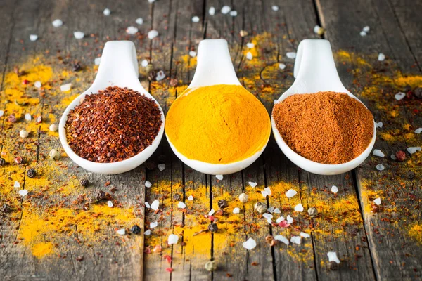 Spices Wooden Spoon Herbs Curry Saffron Turmeric Rosemary Cinnamon Garlic — Stock Photo, Image