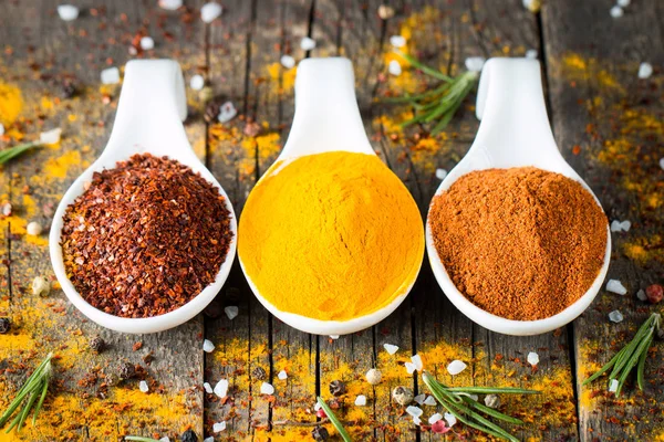 Spices Wooden Spoon Herbs Curry Saffron Turmeric Rosemary Cinnamon Garlic — Stock Photo, Image