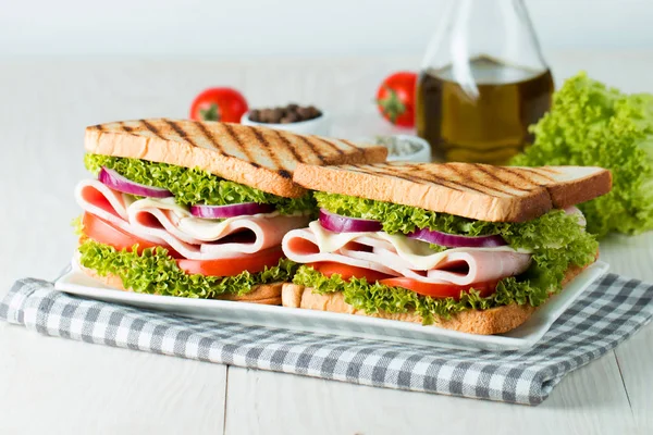 Close Photo Club Sandwich Kanapka Mięsa Prosciutto Salami Sałata Warzywa — Zdjęcie stockowe