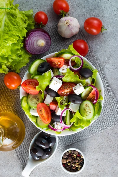 Frischer Griechischer Salat Aus Kirschtomaten Ruccola Rucola Feta Oliven Gurken — Stockfoto