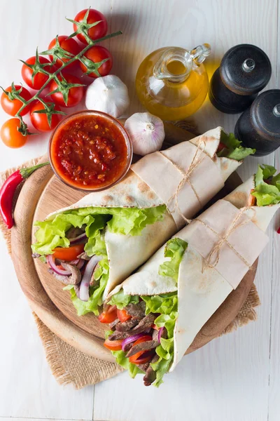 Foto Sándwich Mexicano Burrito Fajita Tacos Envoltura Tortilla Carne Res —  Fotos de Stock