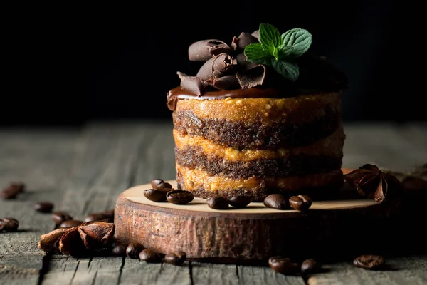 Gâteaux Chocolat Sur Panneau Noir Avec Menthe Grains Café Sur — Photo