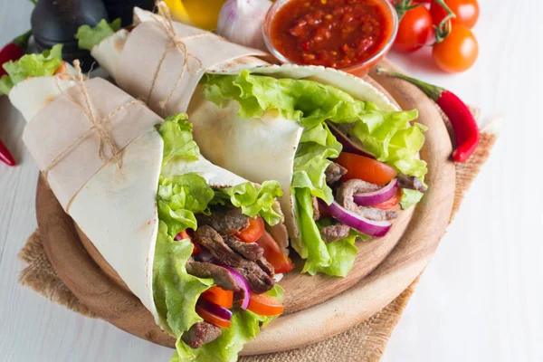 Foto Sándwich Mexicano Burrito Fajita Tacos Envoltura Tortilla Carne Res —  Fotos de Stock