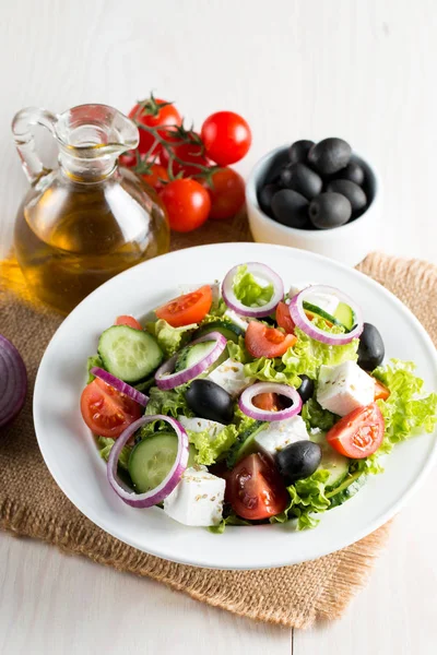 Frischer Griechischer Salat Aus Kirschtomaten Ruccola Rucola Feta Oliven Gurken — Stockfoto