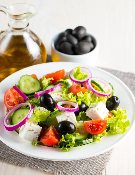 Ensalada Griega Fresca Hecha Tomate Cherry Ruccola Rúcula Feta Aceitunas —  Fotos de Stock