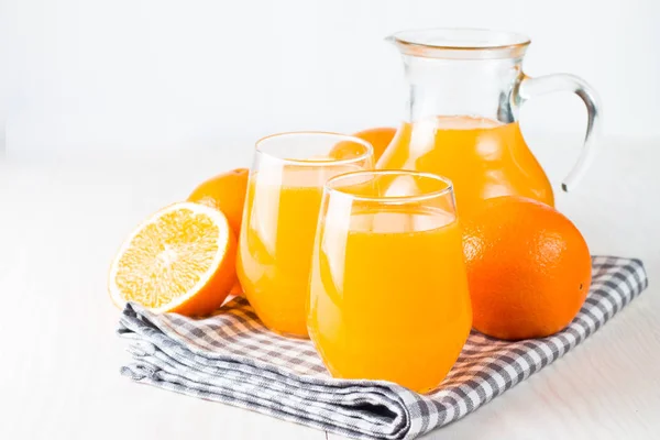 Primer Plano Vaso Zumo Naranja Con Frutas Naranjas Sobre Fondo —  Fotos de Stock