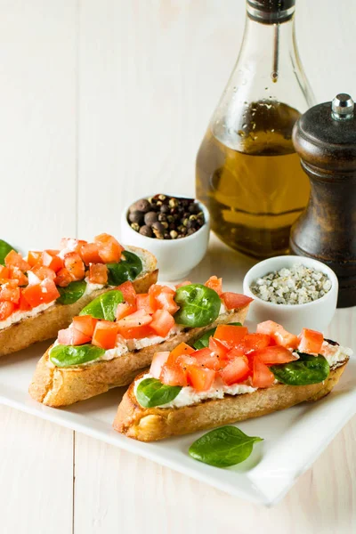 Tomate Queso Recién Hecho Bruschetta Tapas Italianas Antipasti Con Verduras — Foto de Stock