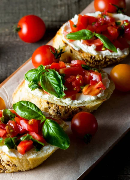 Tomate Queso Recién Hecho Bruschetta Tapas Italianas Antipasti Con Verduras — Foto de Stock