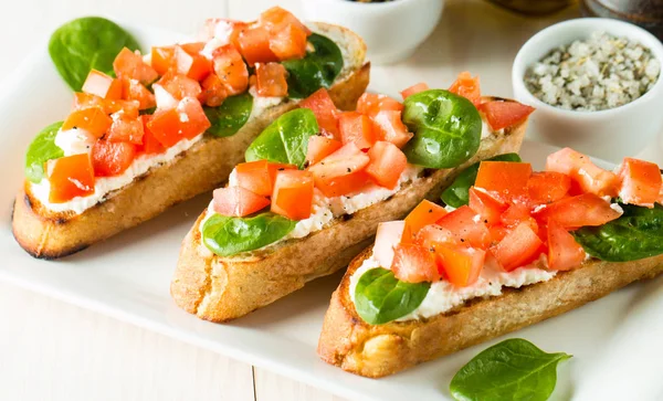 Tomate Queso Recién Hecho Bruschetta Tapas Italianas Antipasti Con Verduras — Foto de Stock