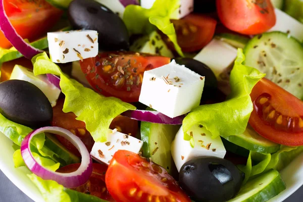 Ensalada Griega Fresca Hecha Tomate Cherry Ruccola Rúcula Feta Aceitunas —  Fotos de Stock