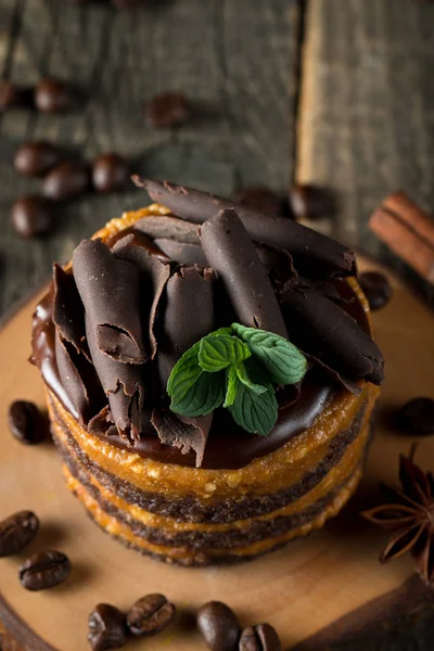 Gâteaux Chocolat Sur Panneau Noir Avec Menthe Grains Café Sur — Photo