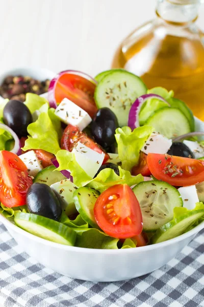 Ensalada Griega Fresca Hecha Tomate Cherry Ruccola Rúcula Feta Aceitunas —  Fotos de Stock