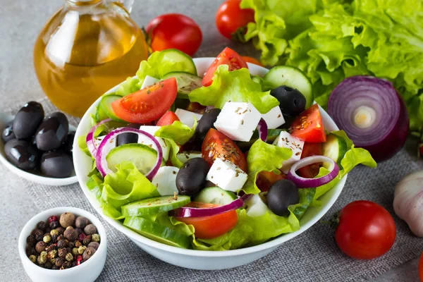 Salada Grega Fresca Feita Tomate Cereja Rúcula Rúcula Feta Azeitonas — Fotografia de Stock