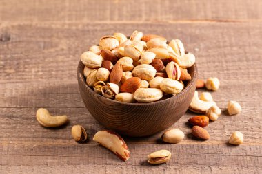 Sağlıklı karışık fındık. Badem, fındık, fındık, fıstık, fıstık, fıstık, Brezilya fıstığı.