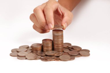 Bir elinde büyüyen para sikke yığını