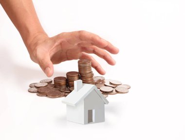 Bir el ve Model ev iş büyüyen para sikke yığını