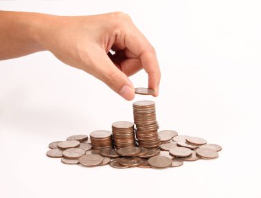 Bir elinde büyüyen para sikke yığını