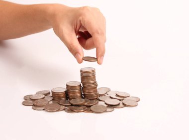 Bir elinde büyüyen para sikke yığını