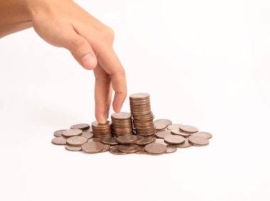 Bir elinde büyüyen para sikke yığını