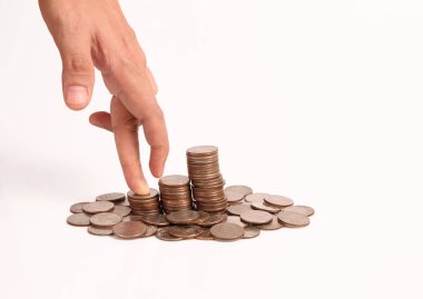 Bir elinde büyüyen para sikke yığını