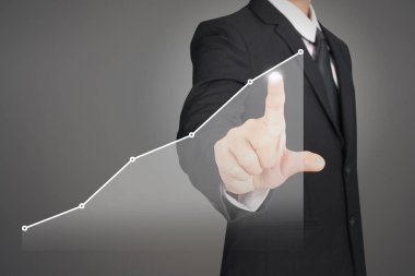 İşadamı, işinde grafik büyümesi ve grafik artışı için olumlu göstergeler planlıyor
