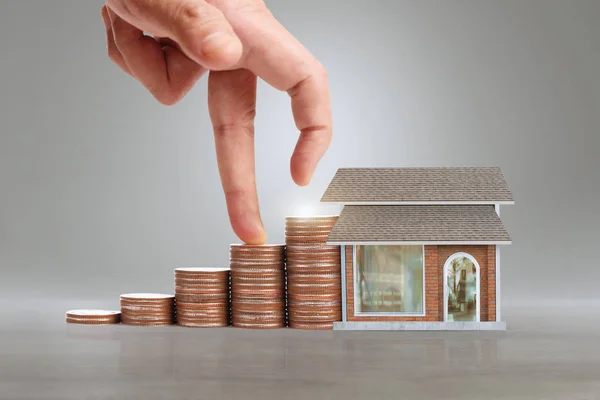 Hand choosing row of coin  house Planning to buy property — Stock Photo, Image