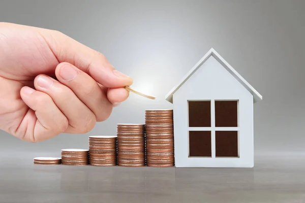 Hand choosing row of coin  house Planning to buy property — Stock Photo, Image