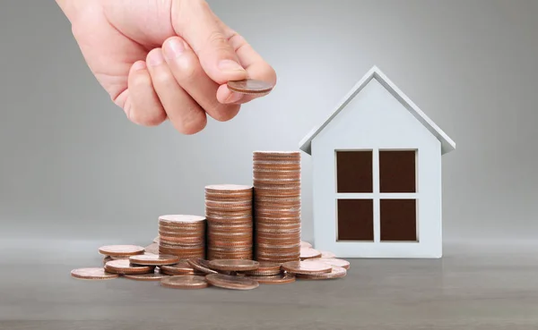 Hand auswählen Reihe von Münzhaus plant, Immobilien zu kaufen — Stockfoto