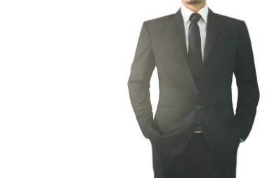 siyah elbiseli yakışıklı adam