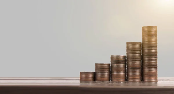 Coins stacked on each other in different positions — Stock Photo, Image