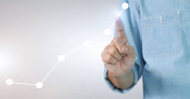 İş adamı grafik büyümesi ve grafik artışı