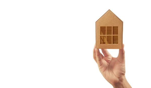 나무 장난감 집입니다. 모기지 부동산 주택 개념입니다. 주택 구입 — 스톡 사진