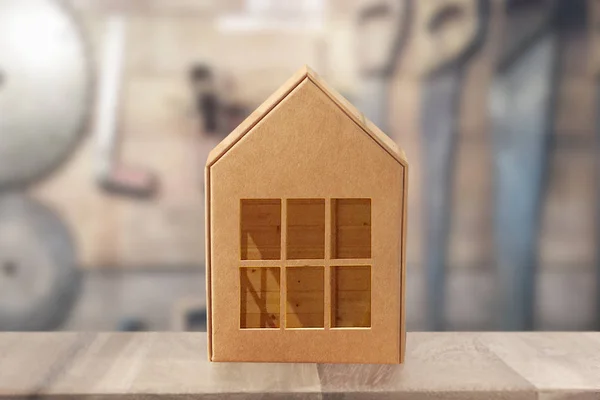 나무 장난감 집입니다. 모기지 부동산 주택 개념 — 스톡 사진