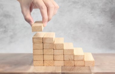 Oyuncak merdiven ahşap kadar adım el liken kişi