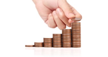 Bozuk paralar farklı pozisyonlarda üst üste istiflenmiştir.