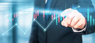 İş adamı planında grafik artışı artışı pozitif göstergesi