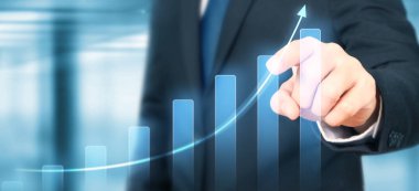 İş adamı planında grafik artışı artışı pozitif göstergesi