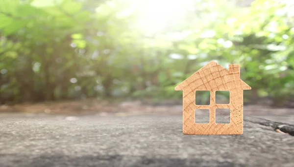 Houten huis Model .Huisvesting en Onroerend goed concept — Stockfoto